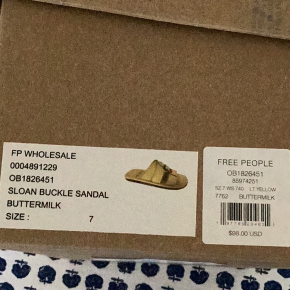 Free People **NEW** Sandals size 7. - Picture 5 of 5
